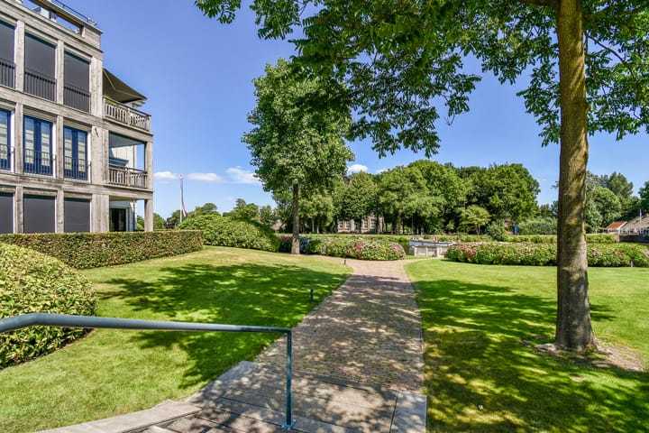 Photo 28 of Overweer 9