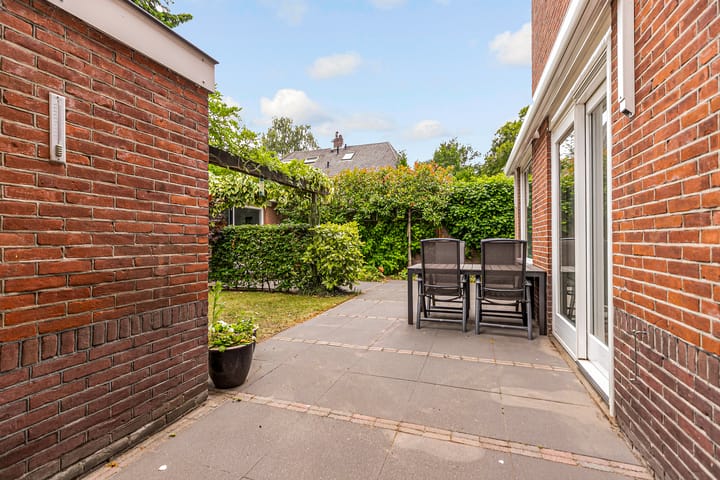 Foto 50 van Frederik Hendriklaan 2-A