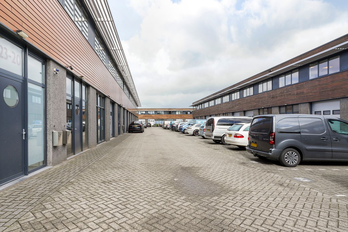 View photo 2 of Kraaivenstraat 23-20