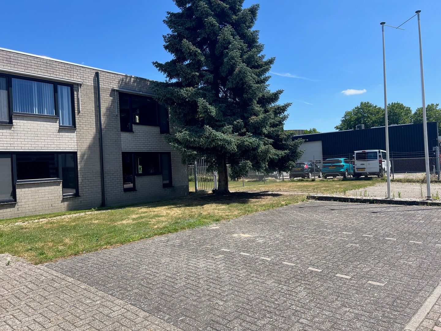 View photo 2 of Ambachtsweg 8