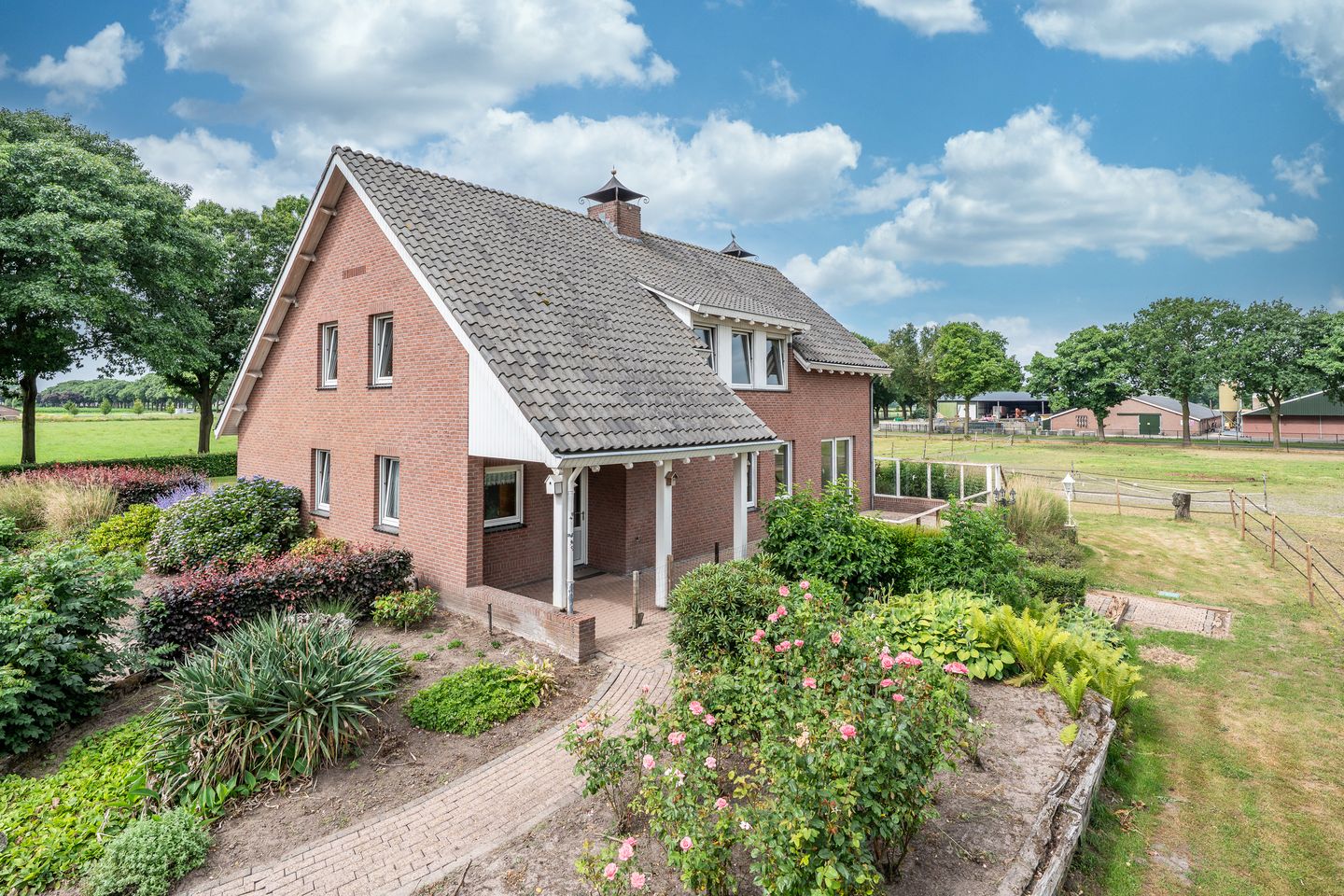 Bekijk foto 2 van Veghelsedijk 5