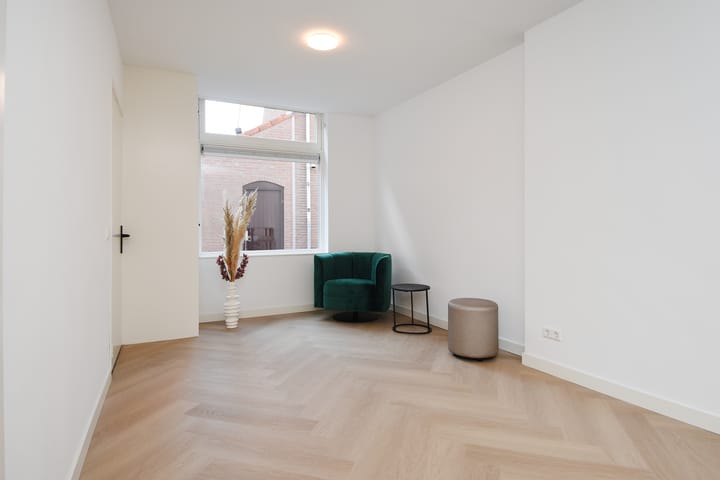 Photo 10 of Huyterstraat 4-B