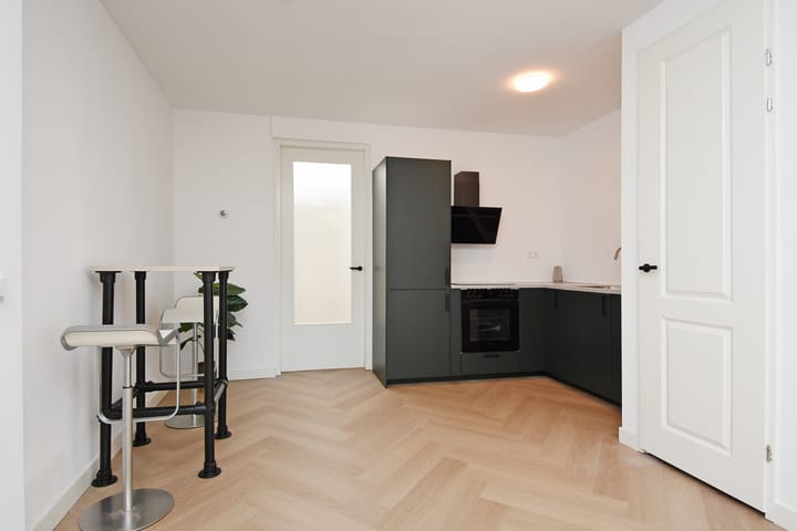 Photo 15 of Huyterstraat 4-B