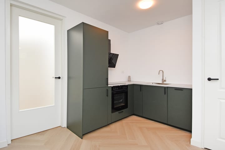 Photo 16 of Huyterstraat 4-B