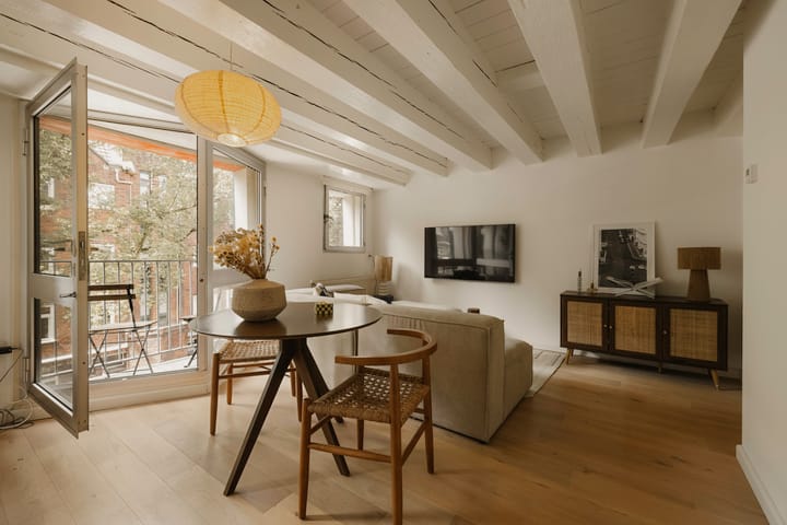 Photo 2 of Nieuwe Uilenburgerstraat 19-B