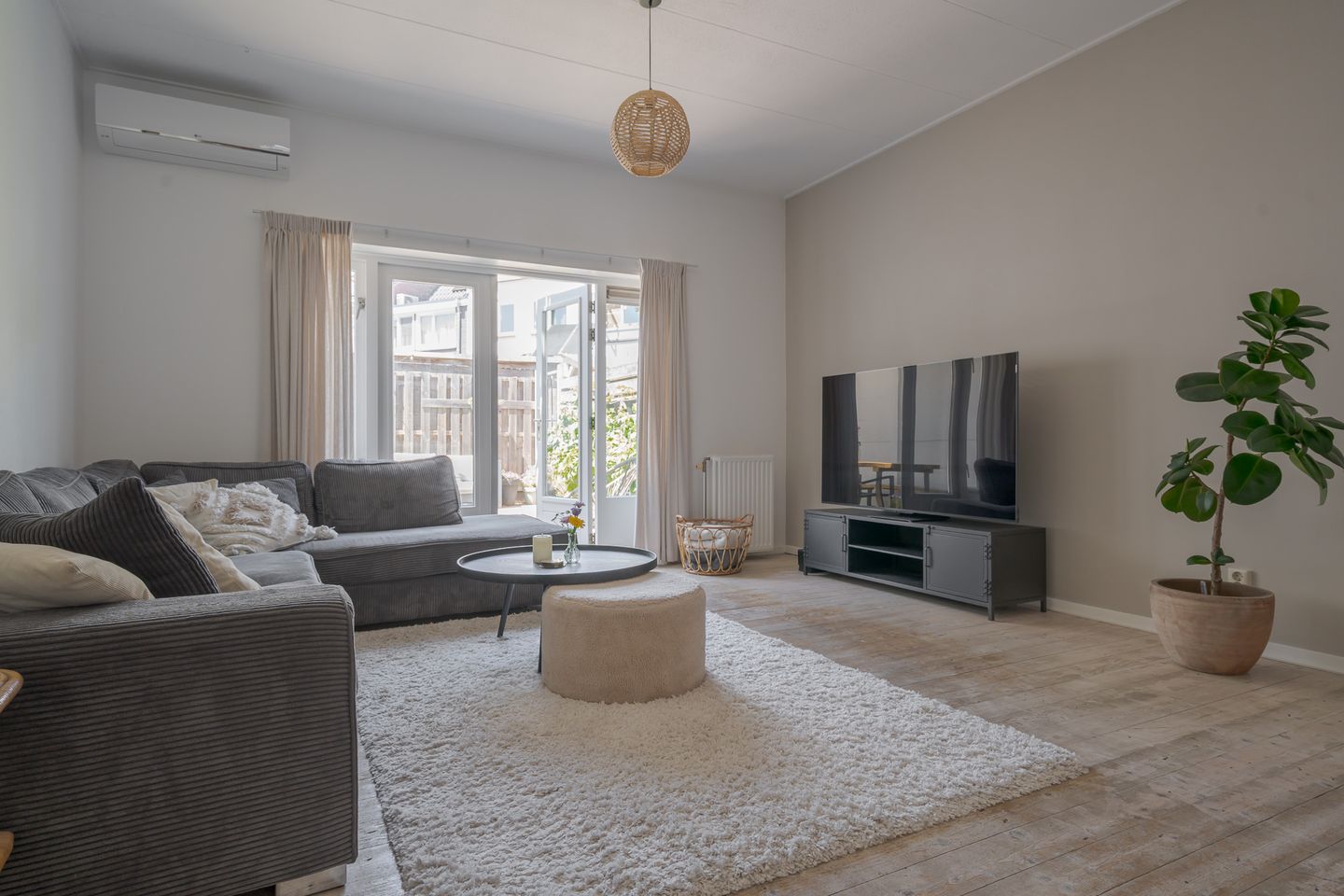 Photo 14 of Eerste Weidjesstraat 3