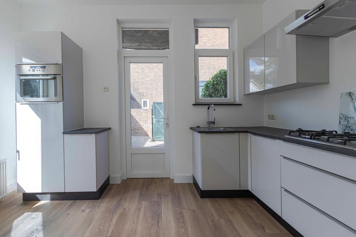 Foto 15 van Burg. Waszinkstraat 113