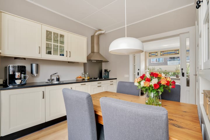 Foto 12 van Jan van Galenstraat 9