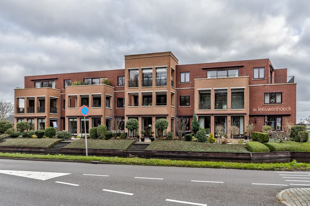 Photo 1 of Burgemeester van Oostenweg 1-L