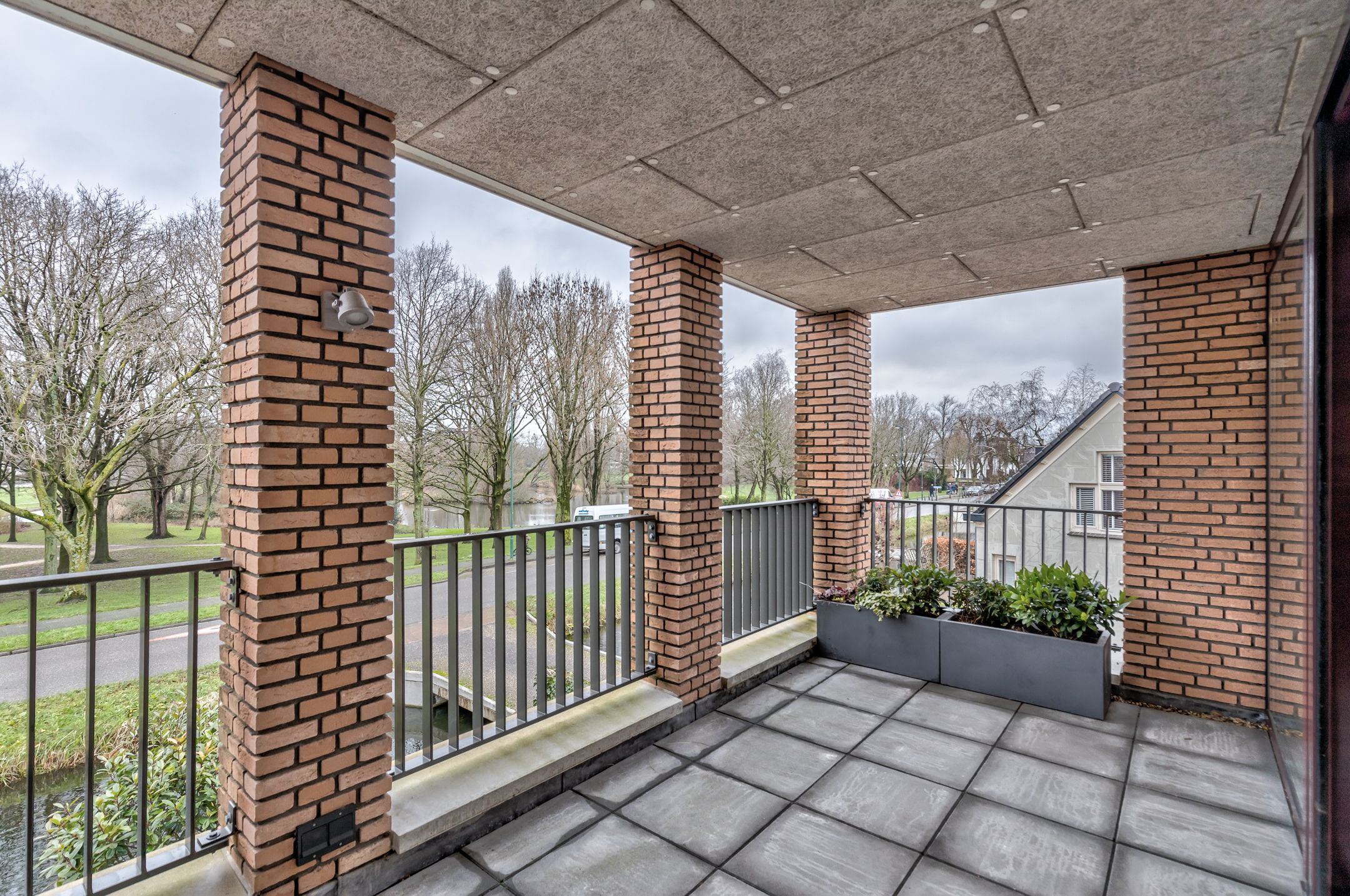 Photo 12 of Burgemeester van Oostenweg 1-L