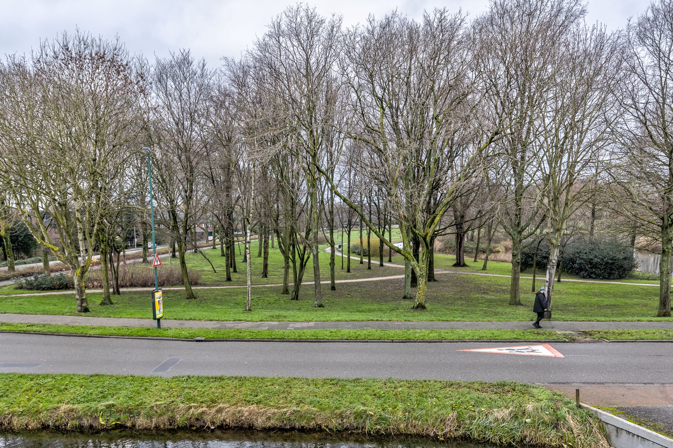 Photo 15 of Burgemeester van Oostenweg 1-L
