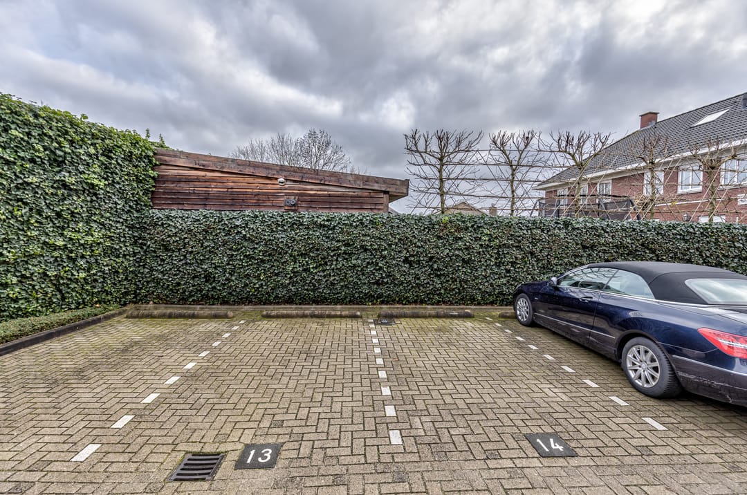 Photo 17 of Burgemeester van Oostenweg 1-L