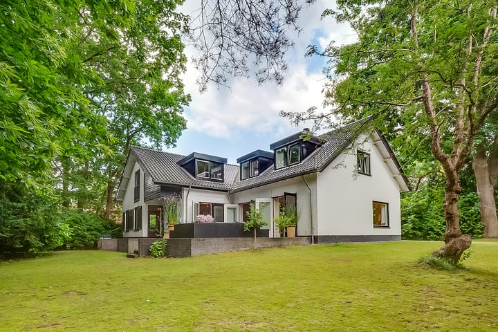 Burg. Van Holthelaan 1