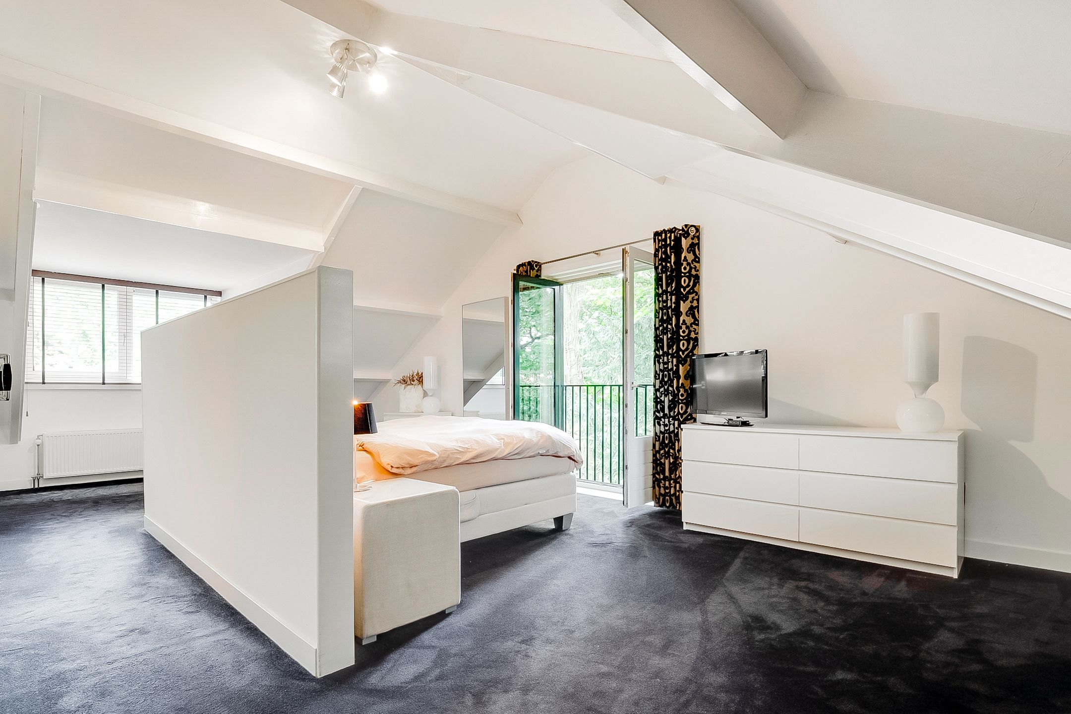 Foto 24 van Burg. Van Holthelaan 1