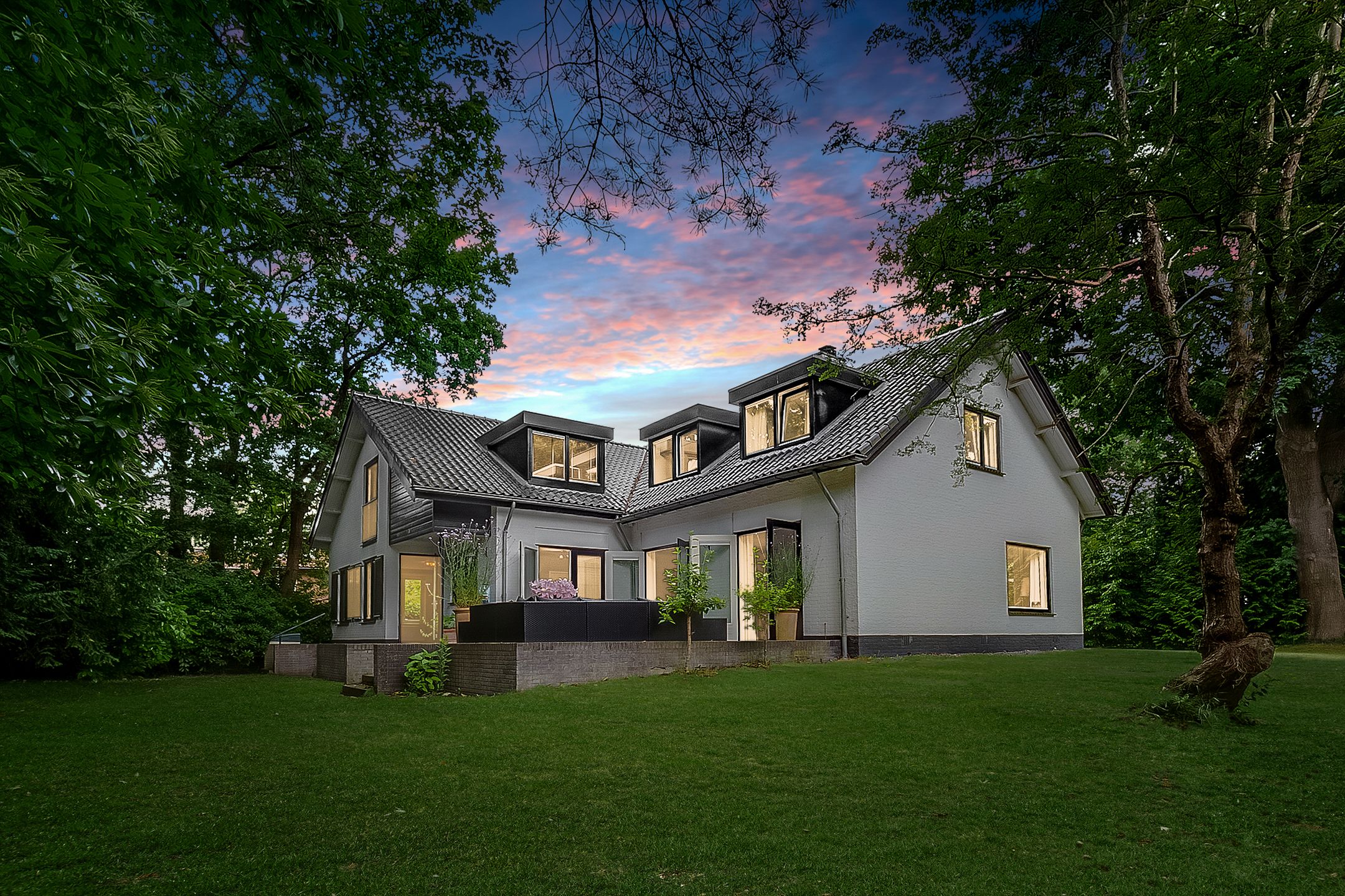 Foto 30 van Burg. Van Holthelaan 1