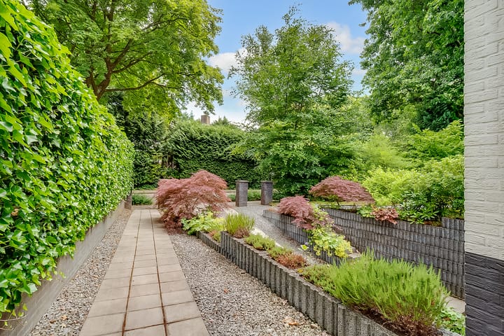 Photo 34 of Burg. Van Holthelaan 1