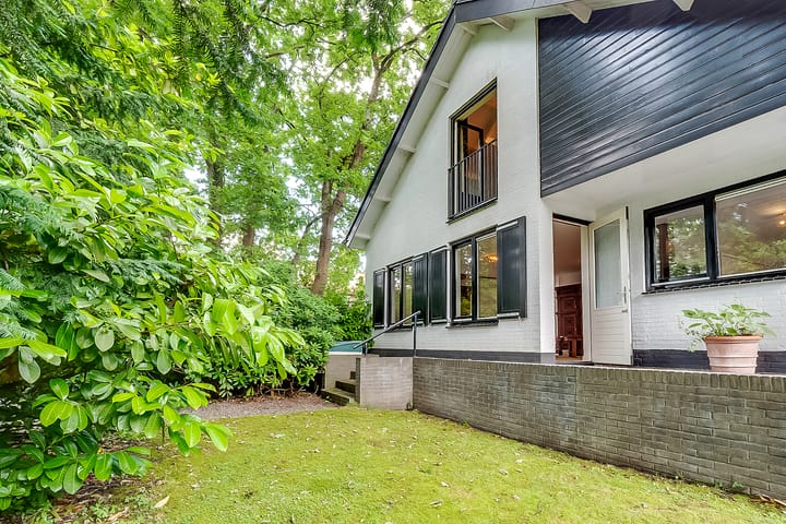 Photo 37 of Burg. Van Holthelaan 1