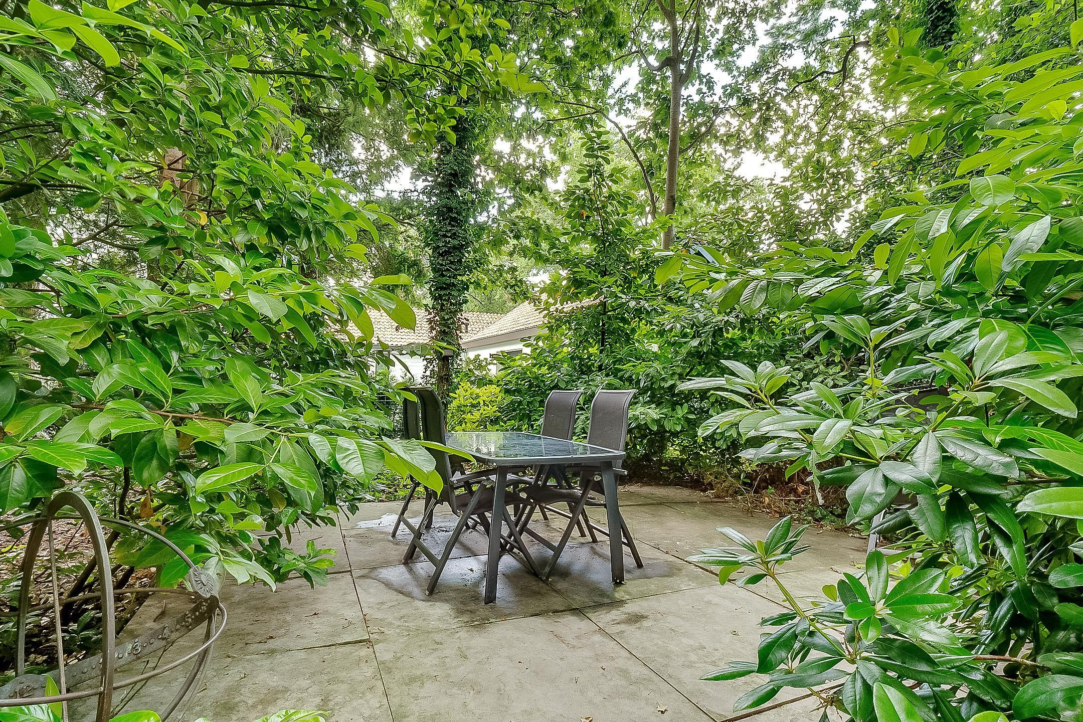 Foto 39 van Burg. Van Holthelaan 1