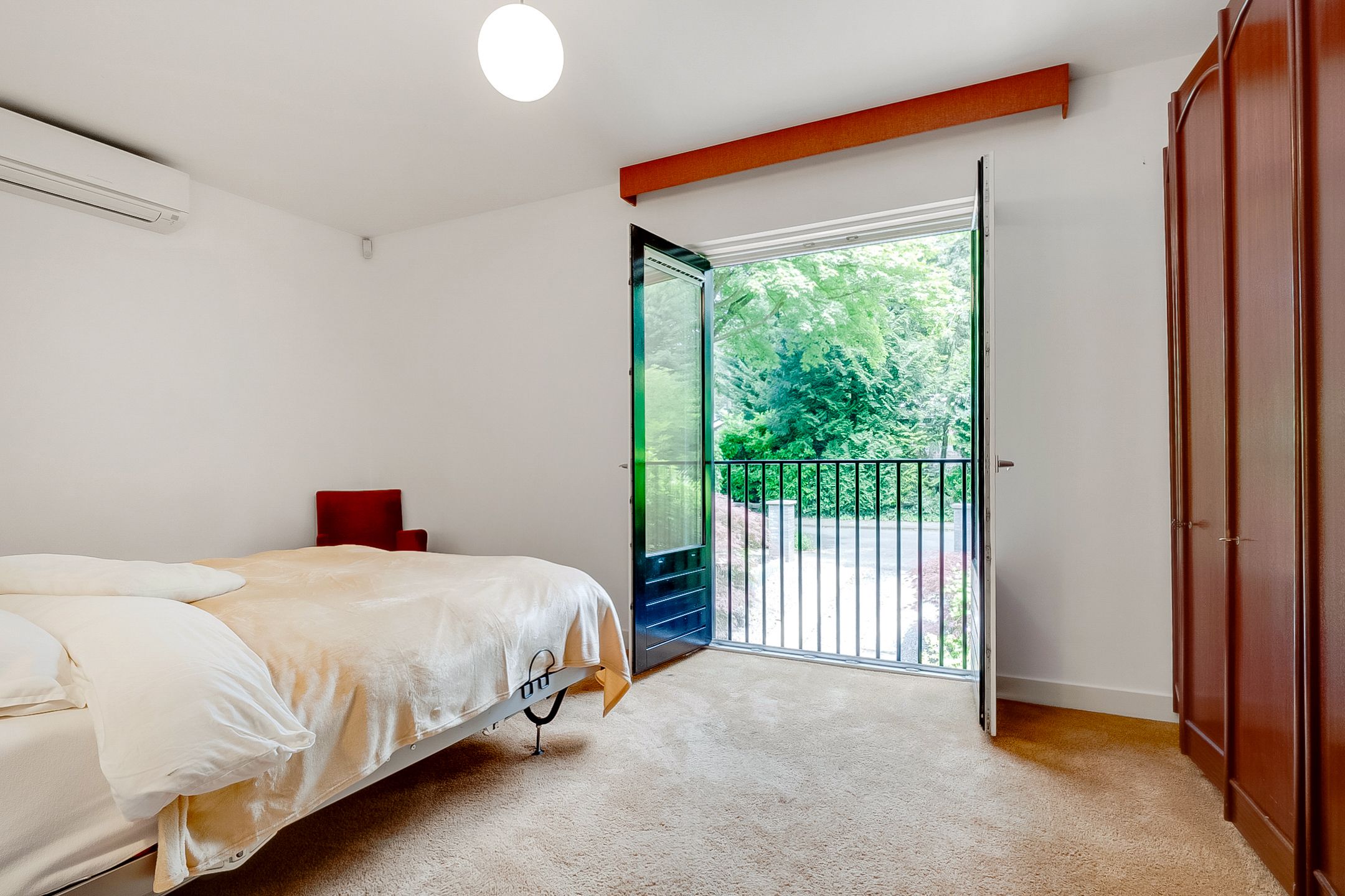 Foto 42 van Burg. Van Holthelaan 1