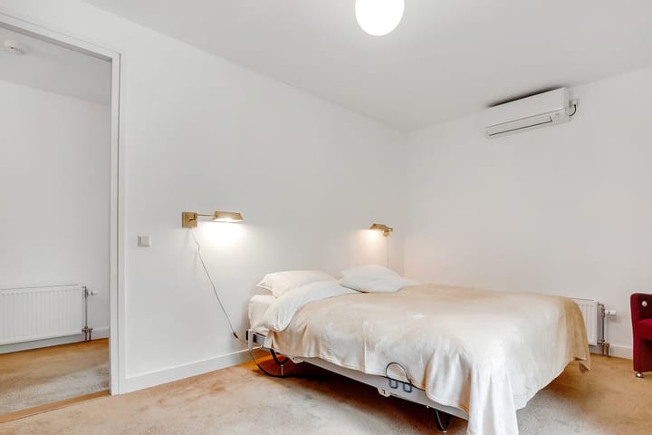 Photo 43 of Burg. Van Holthelaan 1