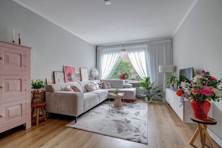 Photo 2 of Boulevard 1945 312