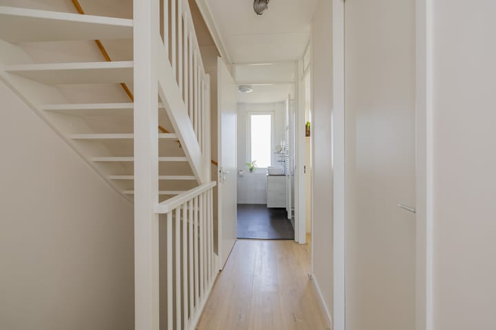 Photo 19 of Willem van de Veldestraat 37