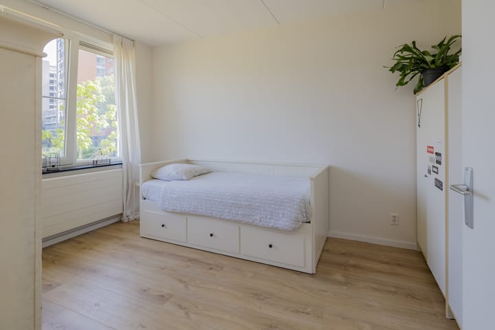 Photo 22 of Willem van de Veldestraat 37