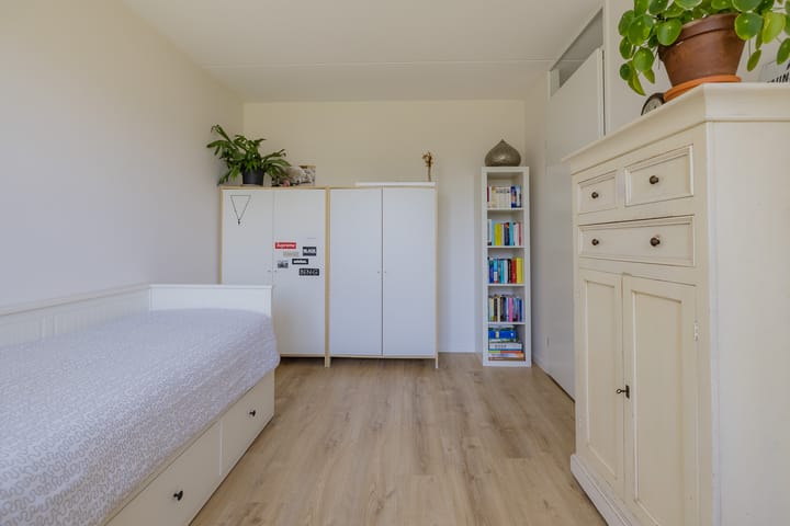 Photo 23 of Willem van de Veldestraat 37