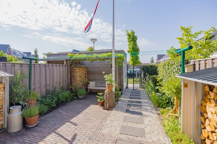 Photo 36 of Willem van de Veldestraat 37