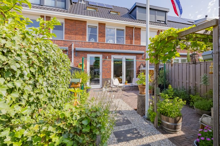 Photo 38 of Willem van de Veldestraat 37