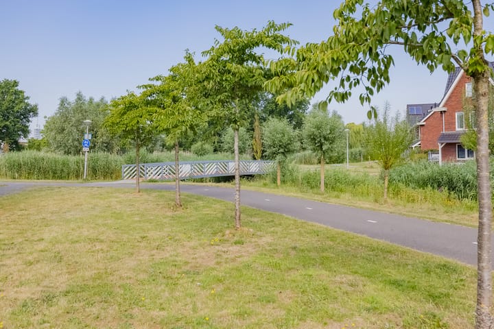 Photo 42 of Willem van de Veldestraat 37