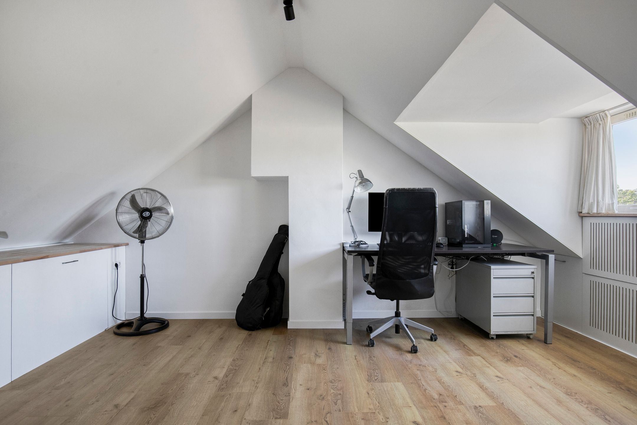 Foto 24 van Busweg 33