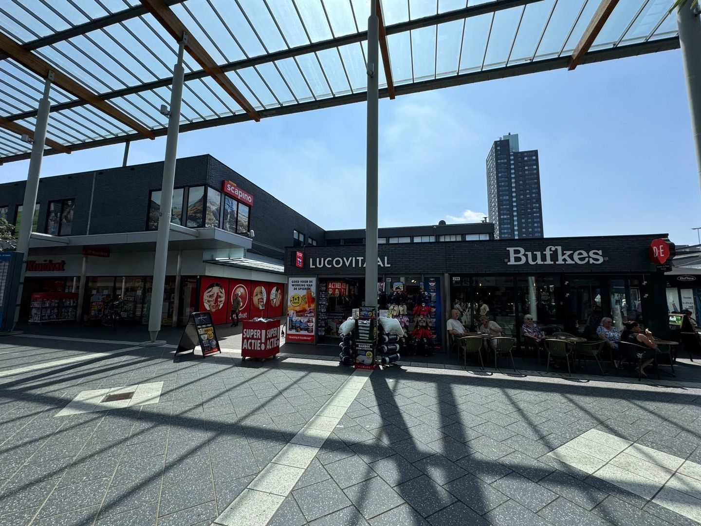 View photo 4 of Winkelcentrum Woensel 287