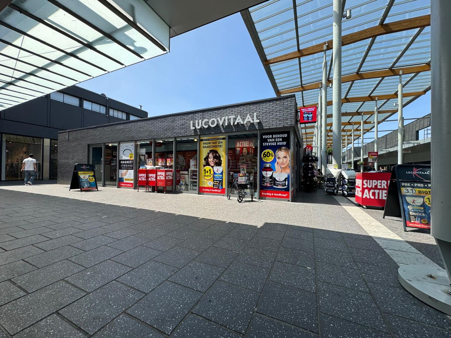 View photo 3 of Winkelcentrum Woensel 287