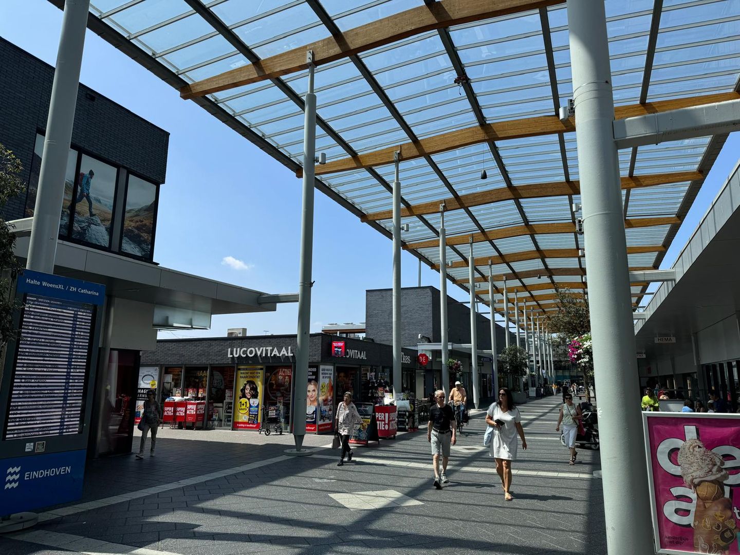 View photo 2 of Winkelcentrum Woensel 287