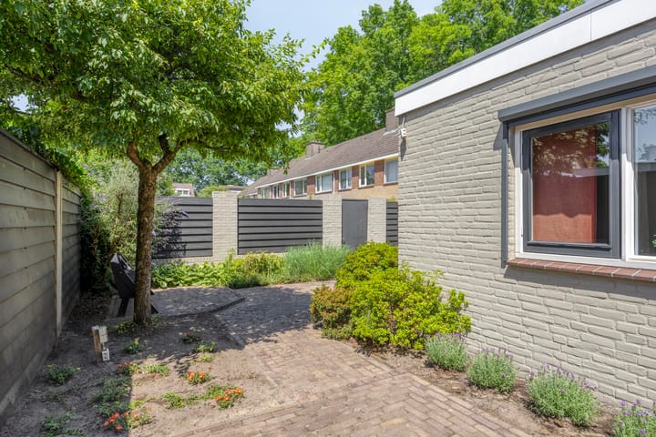 Foto 28 van Burg. Vogelslaan 148