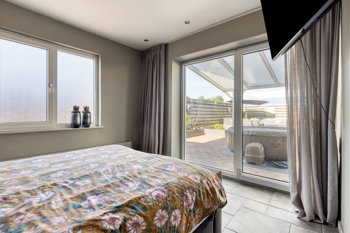 Foto 18 van Middenweg 4