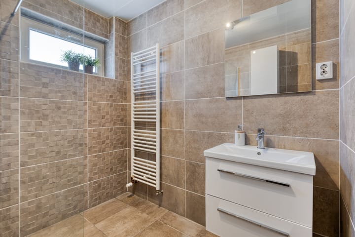 Foto 19 van Middenweg 4