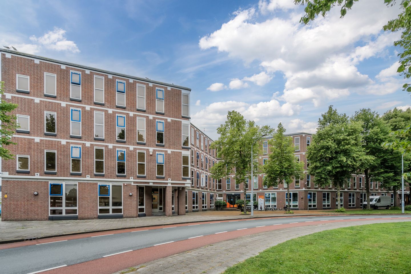 View photo 2 of Drechterwaard 102