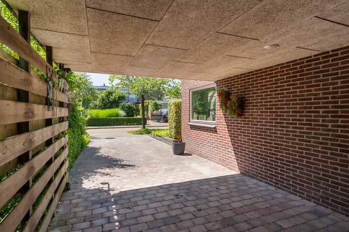 Photo 41 of Skriesstrjitte 35