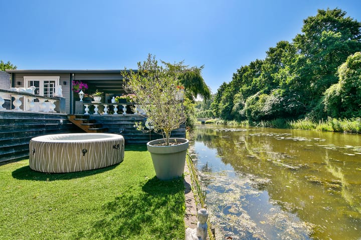 Photo 36 of Hoefbladstraat 12