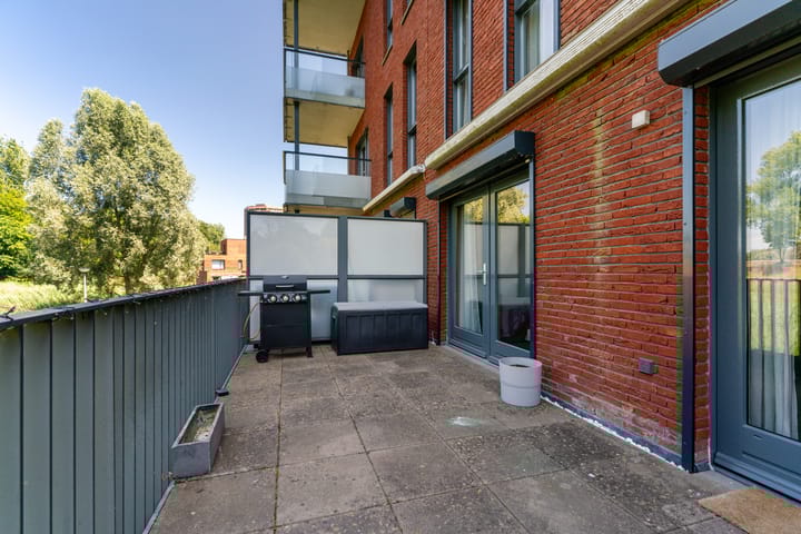 Foto 15 van Veenwortelstraat 85