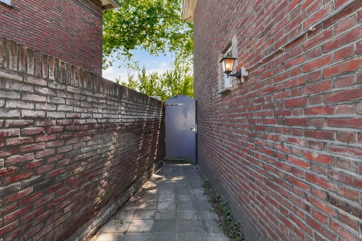 Foto 40 van Burg. Vogelslaan 2