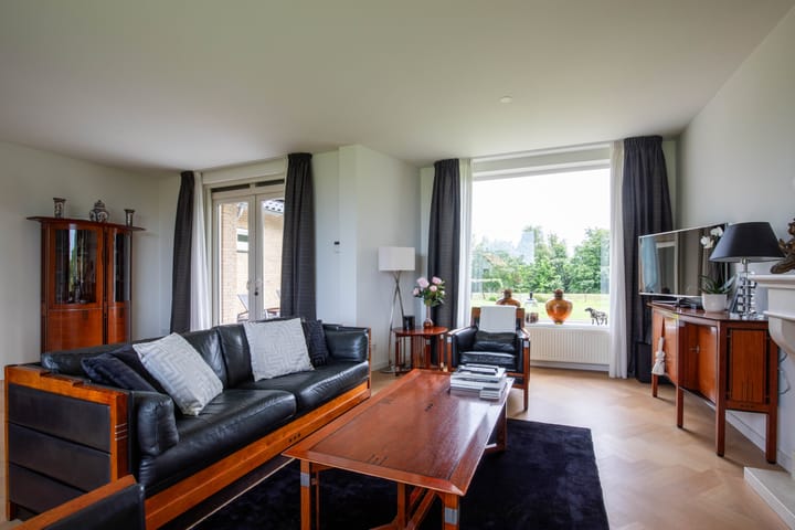 Photo 2 of Oosteinderweg 438