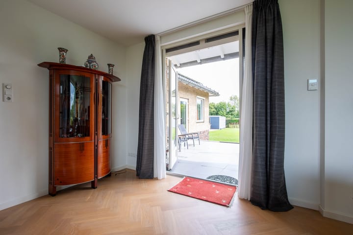 Photo 11 of Oosteinderweg 438