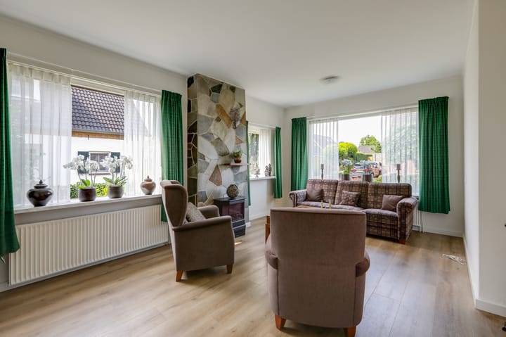 Foto 12 van Dr.Poelsstraat 11