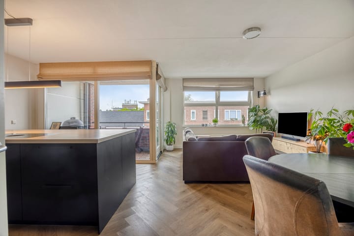 Photo 8 of Ebenhaëzerstraat 9-E