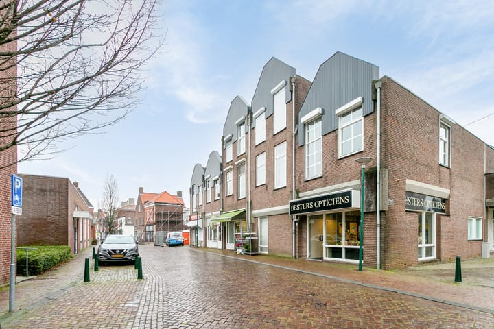 Raadhuisplein 7-9, Dinteloord