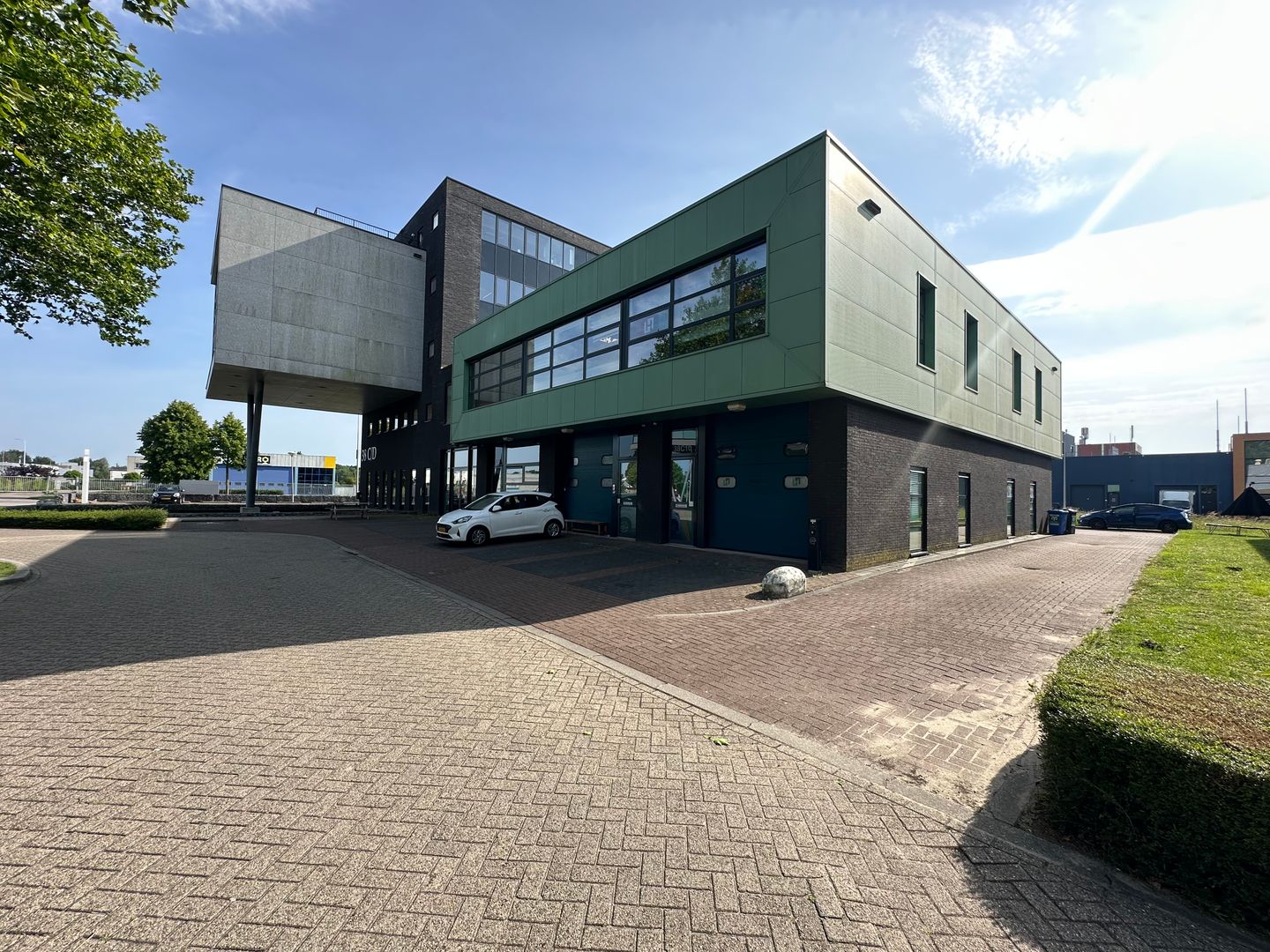 Bekijk foto 1 van A. van Leeuwenhoekweg 38-C10