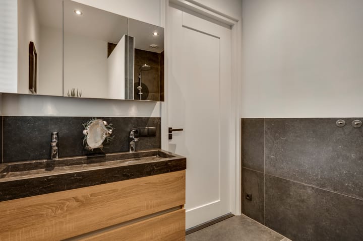 Photo 39 of Grensweg 4